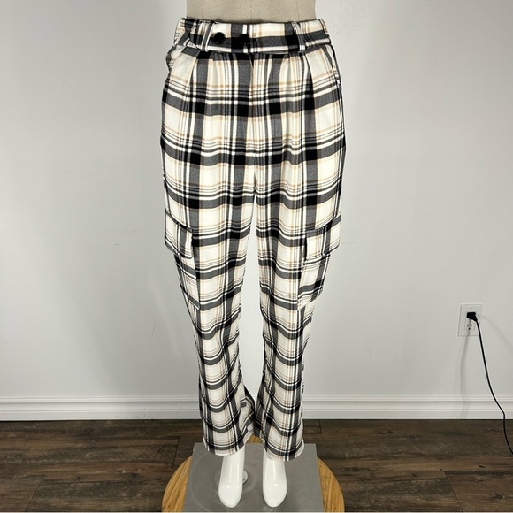 NWT Forever 21 Black and White Cargo Pants M - Picture 1 of 12